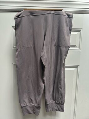 lululemon athletica Stone Gray Capri Joggers